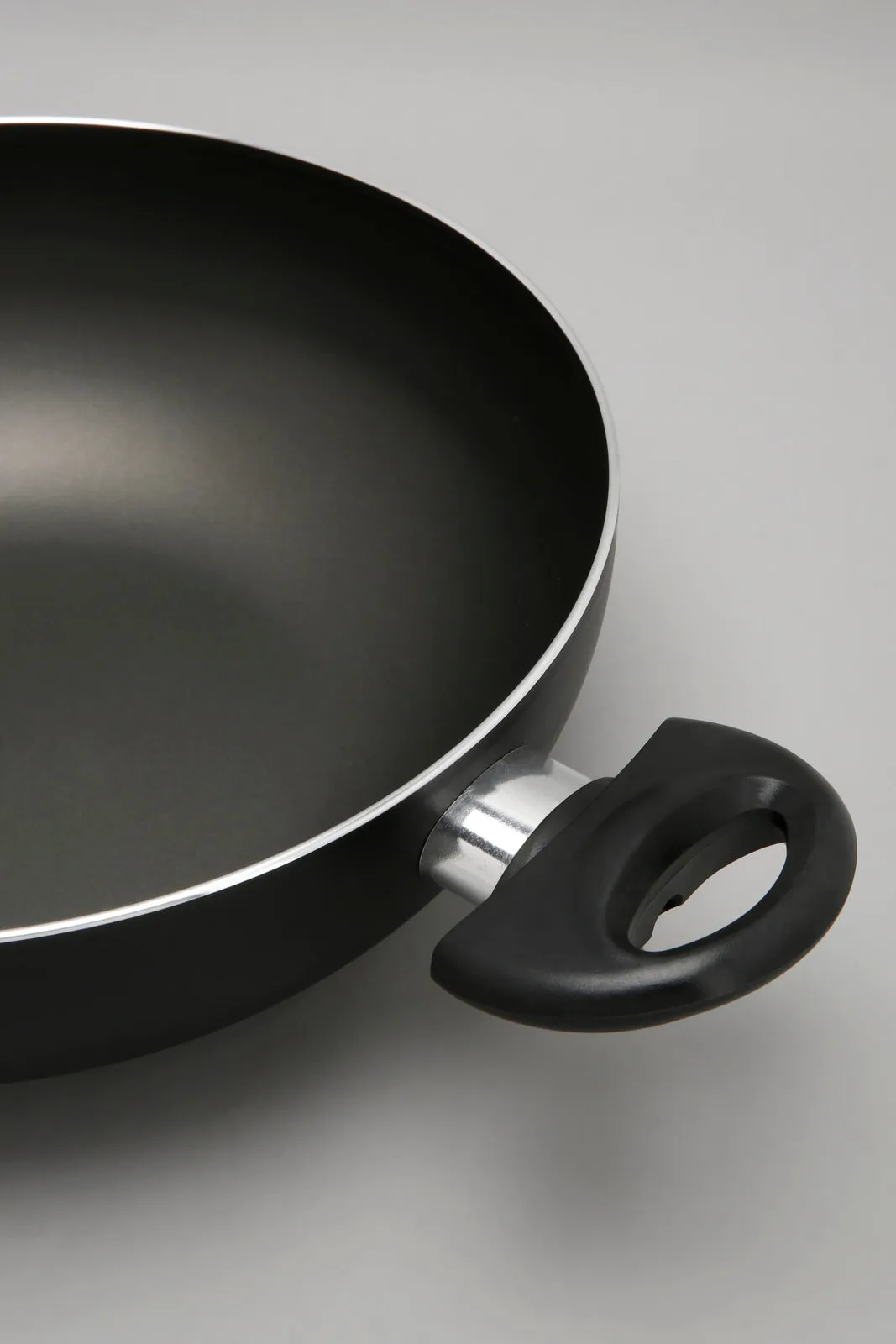 Black Aluminum Nonstick Wok Pan (26cm)