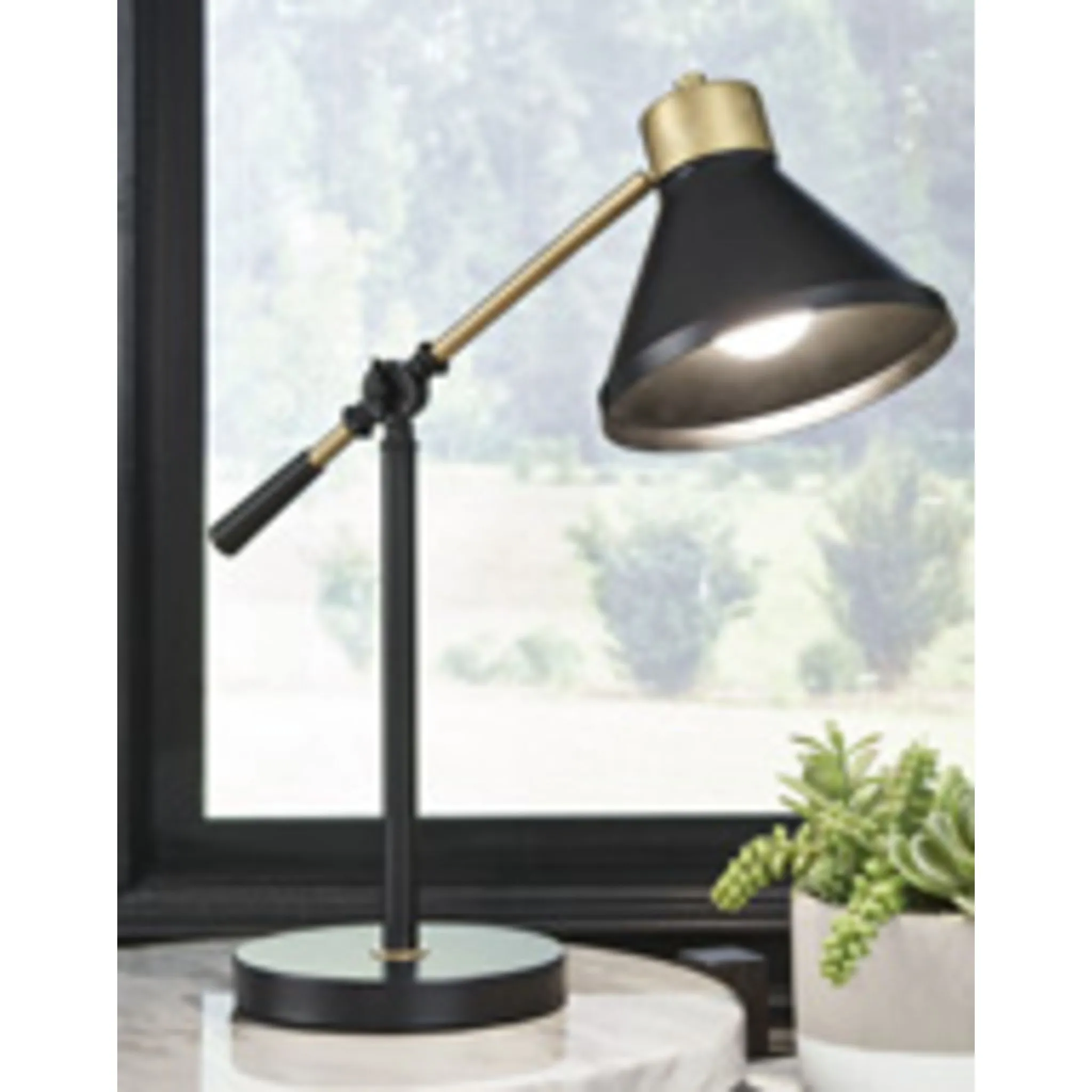 Garville Desk Lamp (Single)