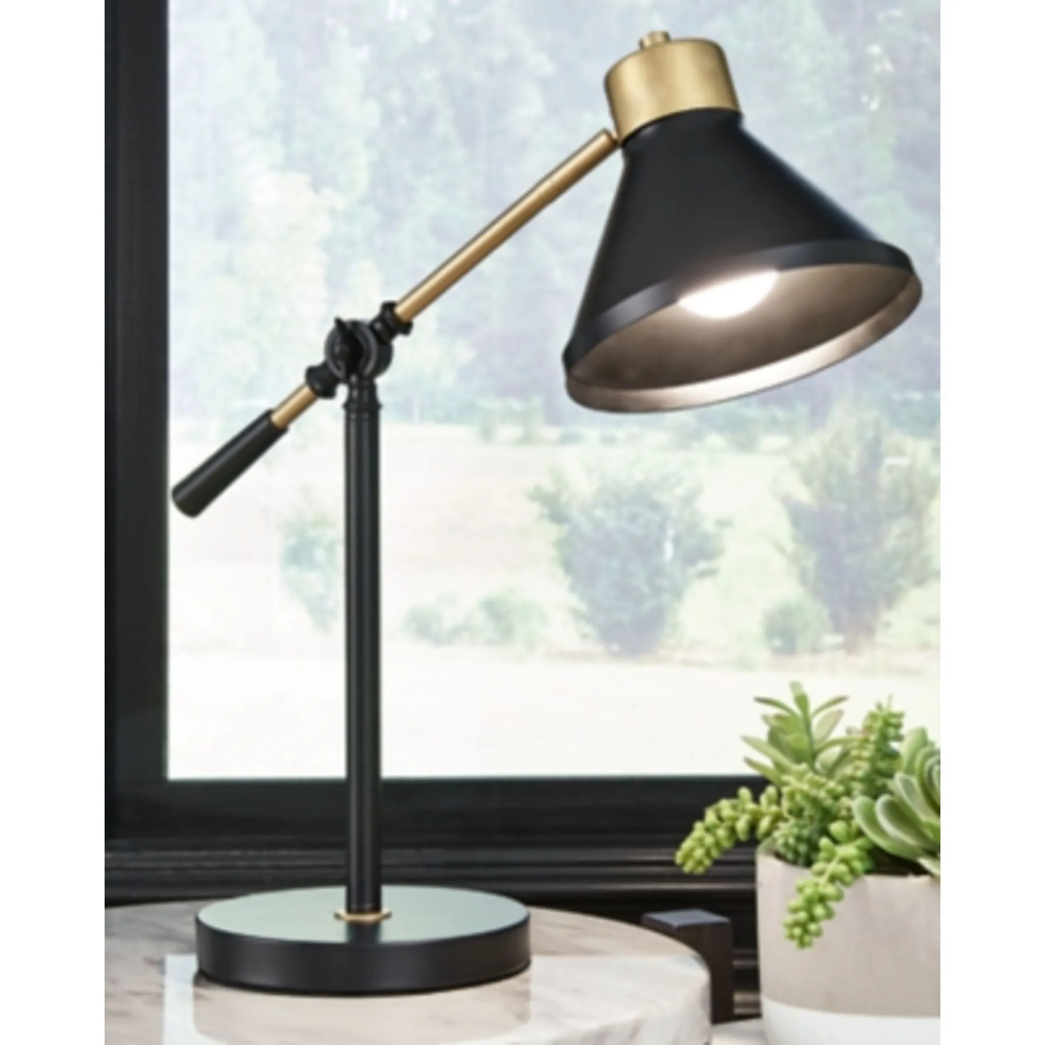 Garville Desk Lamp (Single)