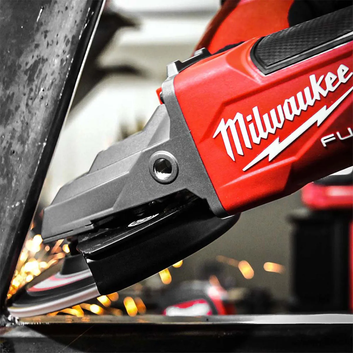 Milwaukee M18FSAGF125XPDB-0X 18V FUEL Brushless 125mm Angle Grinder with 1 x 5.5Ah Battery Charger & Case